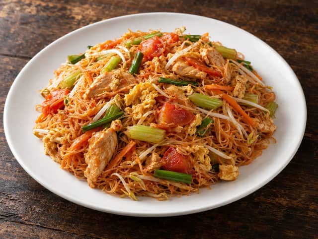 Mee Siam Noodle (Chicken, Vegetable, Tofu or Mock Duck)