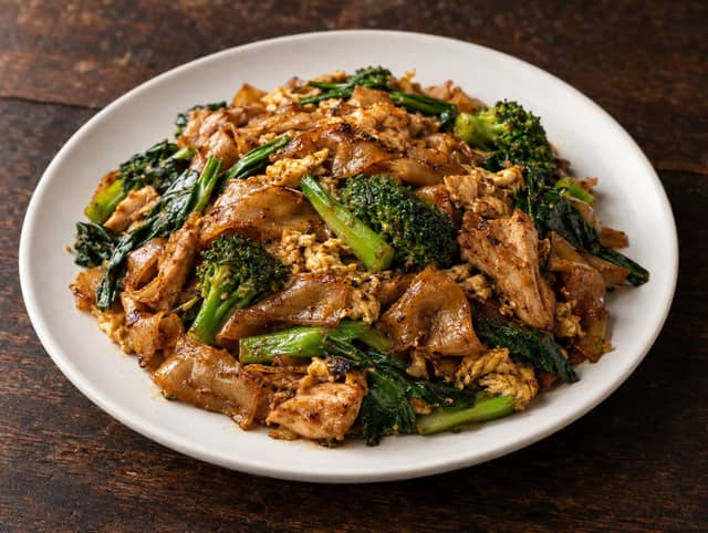 Pad Siew (Chicken, Vegetable, Tofu or Mock Duck)