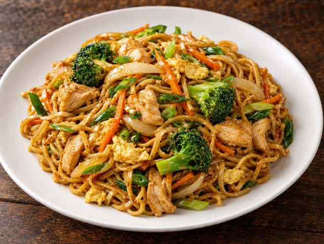 Thai Lo Mein Noodle (Chicken, Vegetable, Tofu or Mock Duck)