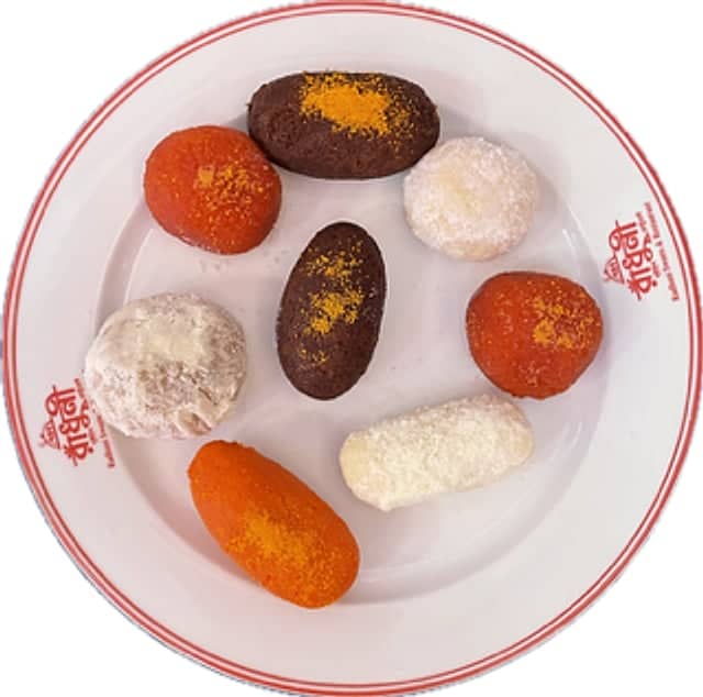 White Chomchom Box