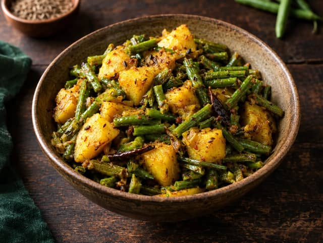 Aloo & Borboti (Potatoes w/ Green Beans) (8oz)