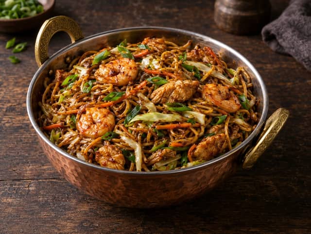 Manchurian Chow Mein (Chicken or Vegetable)